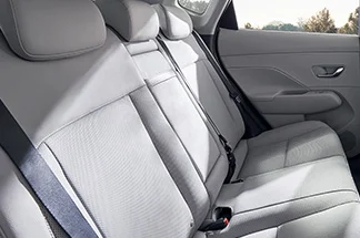 Kona Interior Atrás