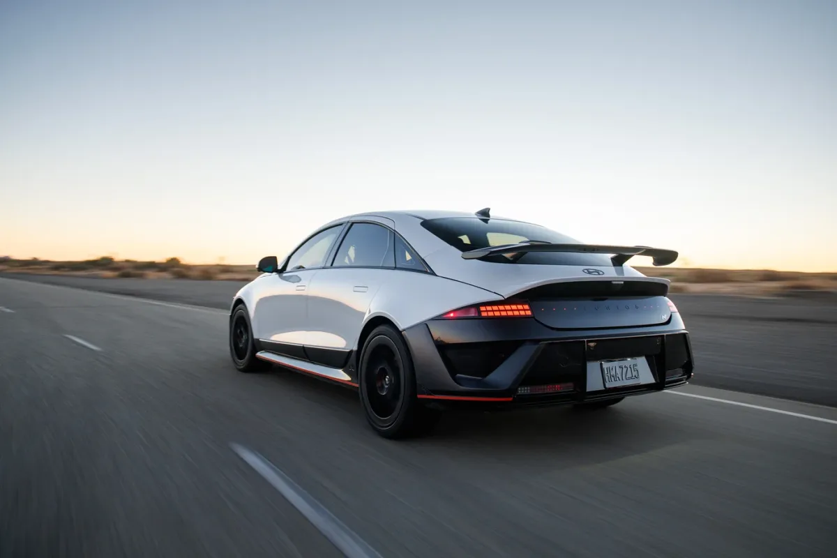 Hyundai IONIQ 6 N de alto rendimiento eléctrico superpotencia AutoMobility LA con el Premiere Norteamericano