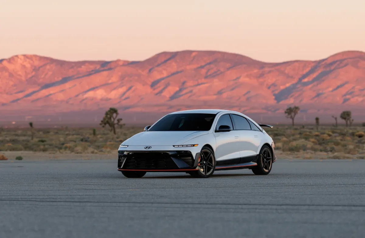 Hyundai IONIQ 6 N de alto rendimiento eléctrico superpotencia AutoMobility LA con el Premiere Norteamericano